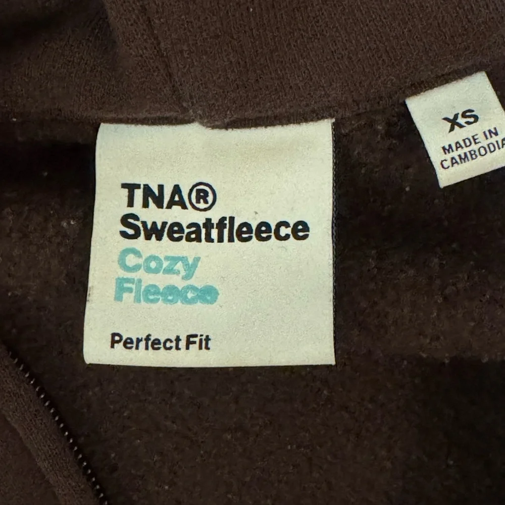 ARITZIA - TNA sweatfleece cozy zip up hoodie - Picture 4 of 9